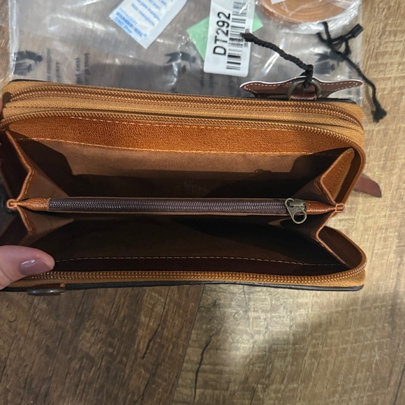 NWT Western Linen Brown Suede Wallet with White Boot Stitching - Picture 5 of 8